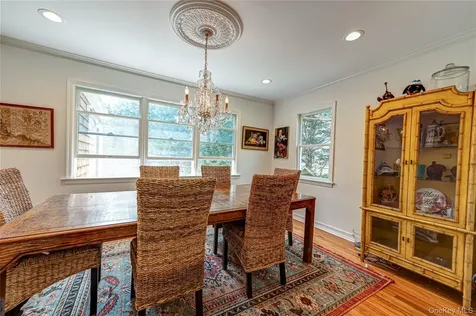 253 Melbury Road Babylon NY 11702