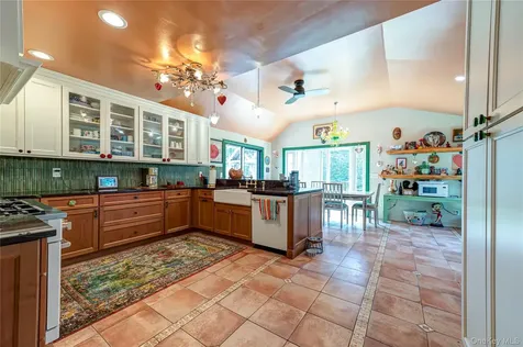 253 Melbury Road Babylon NY 11702