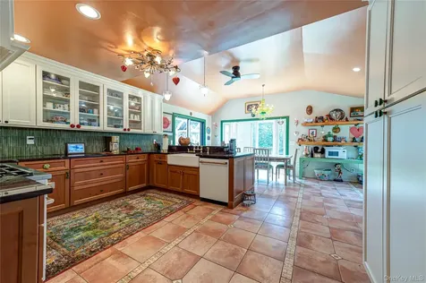 253 Melbury Road Babylon NY 11702