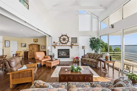 47 Laurel Cove Road Laurel Hollow NY 11771