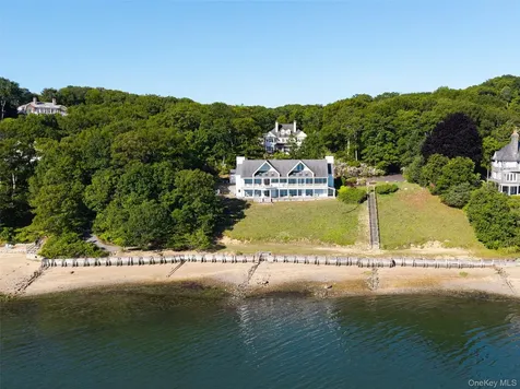 47 Laurel Cove Road Laurel Hollow NY 11771