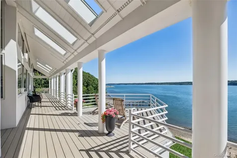 47 Laurel Cove Road Laurel Hollow NY 11771