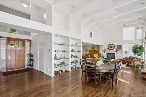 47 Laurel Cove Road Laurel Hollow NY 11771