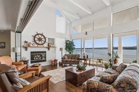 47 Laurel Cove Road Laurel Hollow NY 11771