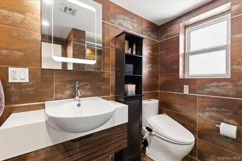 648 Diane Place North Woodmere NY 11581