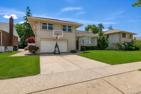 648 Diane Place North Woodmere NY 11581