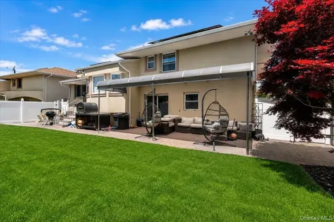 648 Diane Place North Woodmere NY 11581