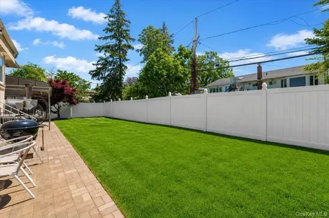648 Diane Place North Woodmere NY 11581