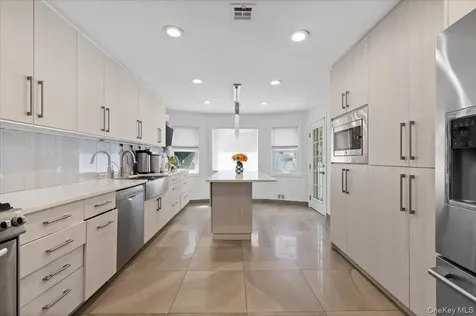 648 Diane Place North Woodmere NY 11581