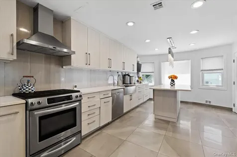 648 Diane Place North Woodmere NY 11581