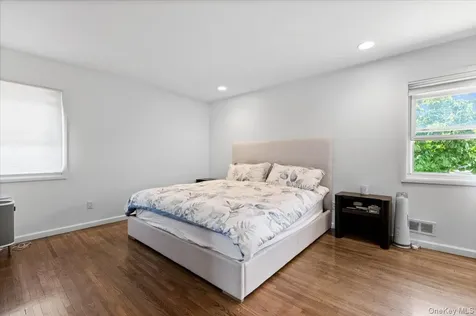 648 Diane Place North Woodmere NY 11581