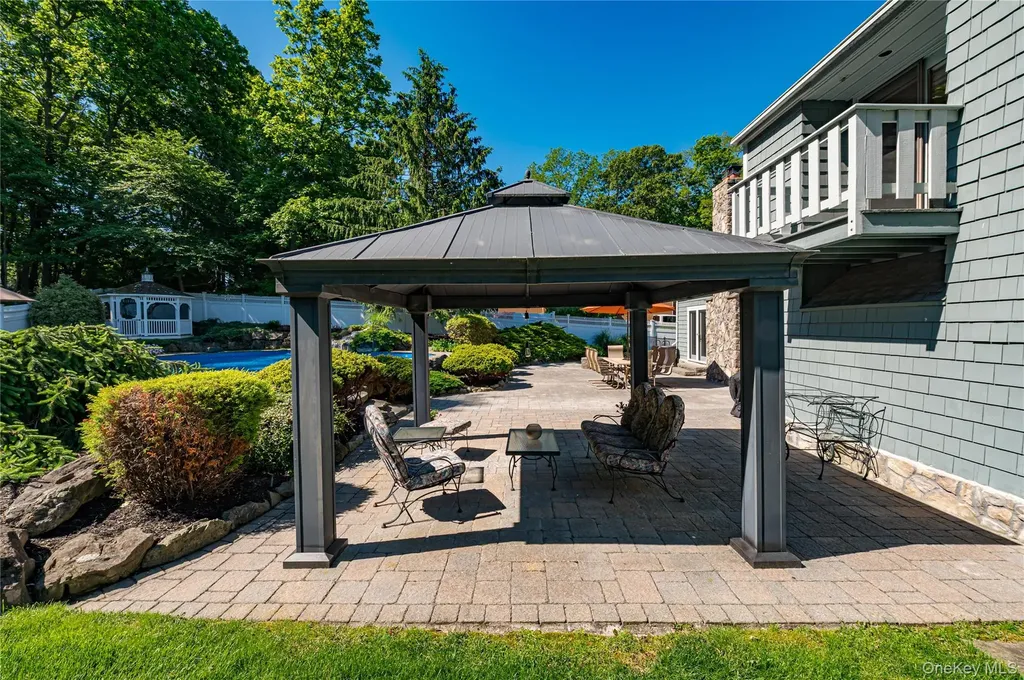 130 N Country Road Shoreham NY 11786