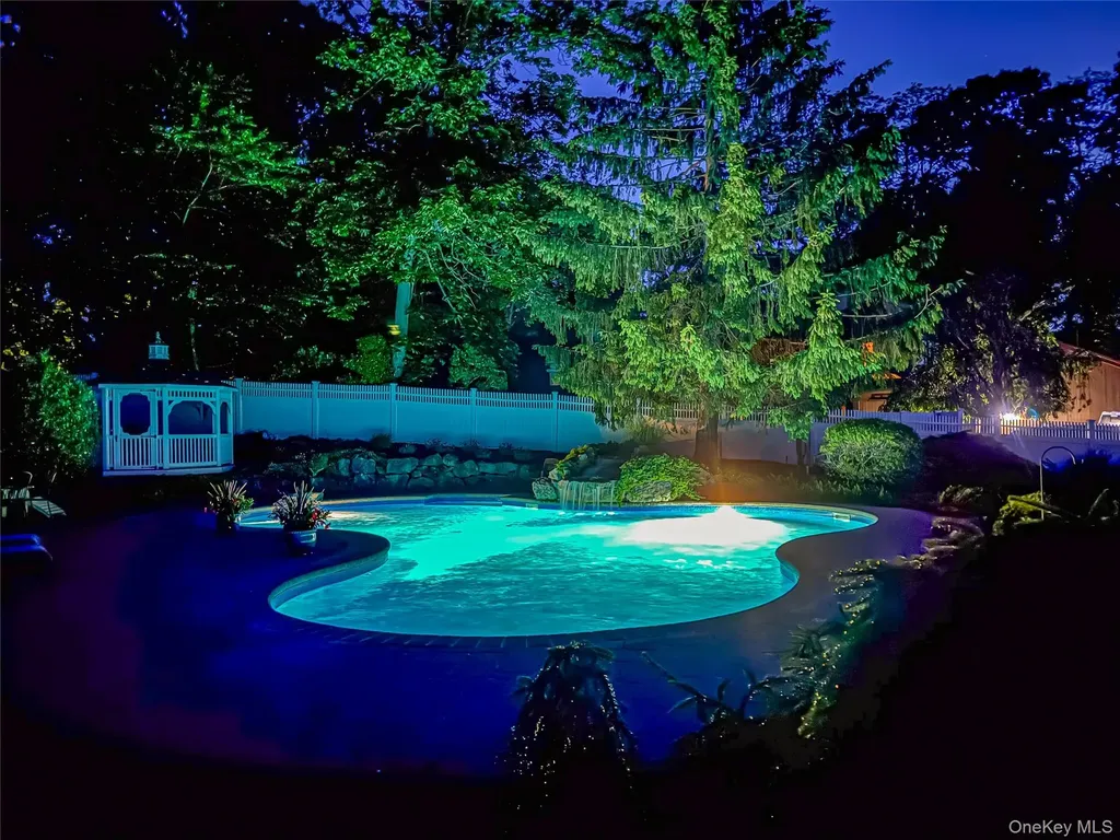 130 N Country Road Shoreham NY 11786