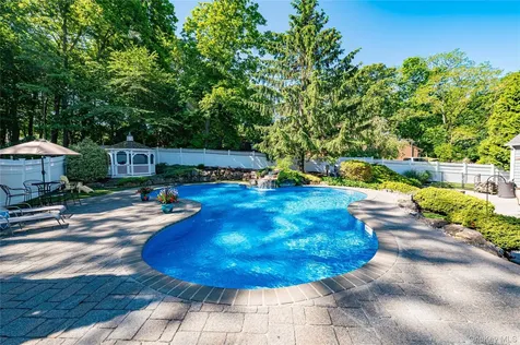 130 N Country Road Shoreham NY 11786