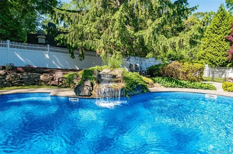 130 N Country Road Shoreham NY 11786