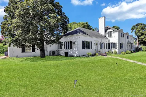 64 E Roe Boulevard Patchogue NY 11772