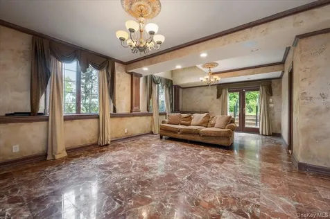 47 Shoreham Road Massapequa NY 11758