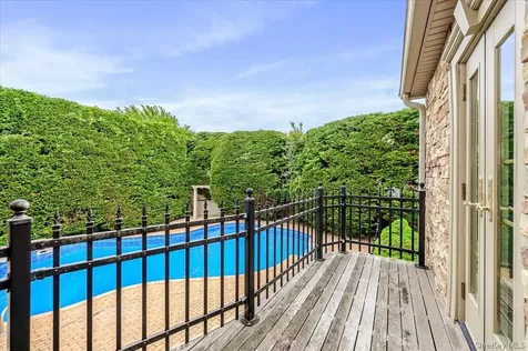 47 Shoreham Road Massapequa NY 11758