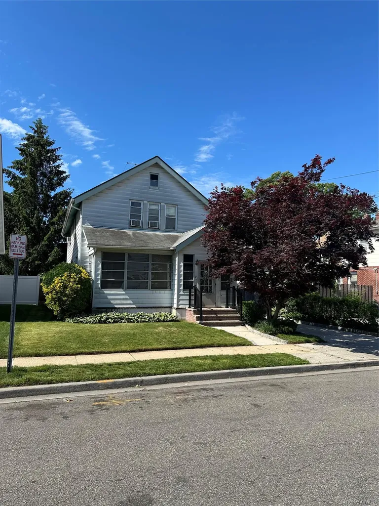 78 E Lincoln Avenue Valley Stream NY 11580
