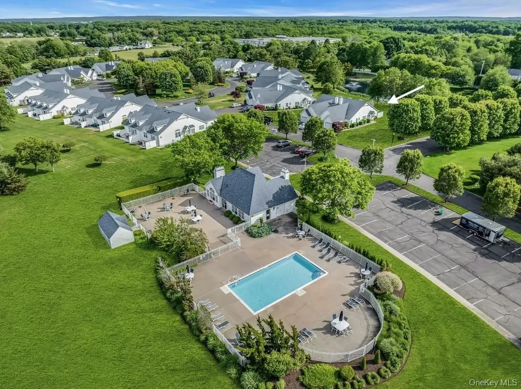 1 Summerfield Lane S Aquebogue NY 11901