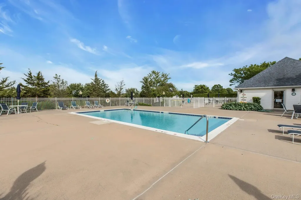 1 Summerfield Lane S Aquebogue NY 11901