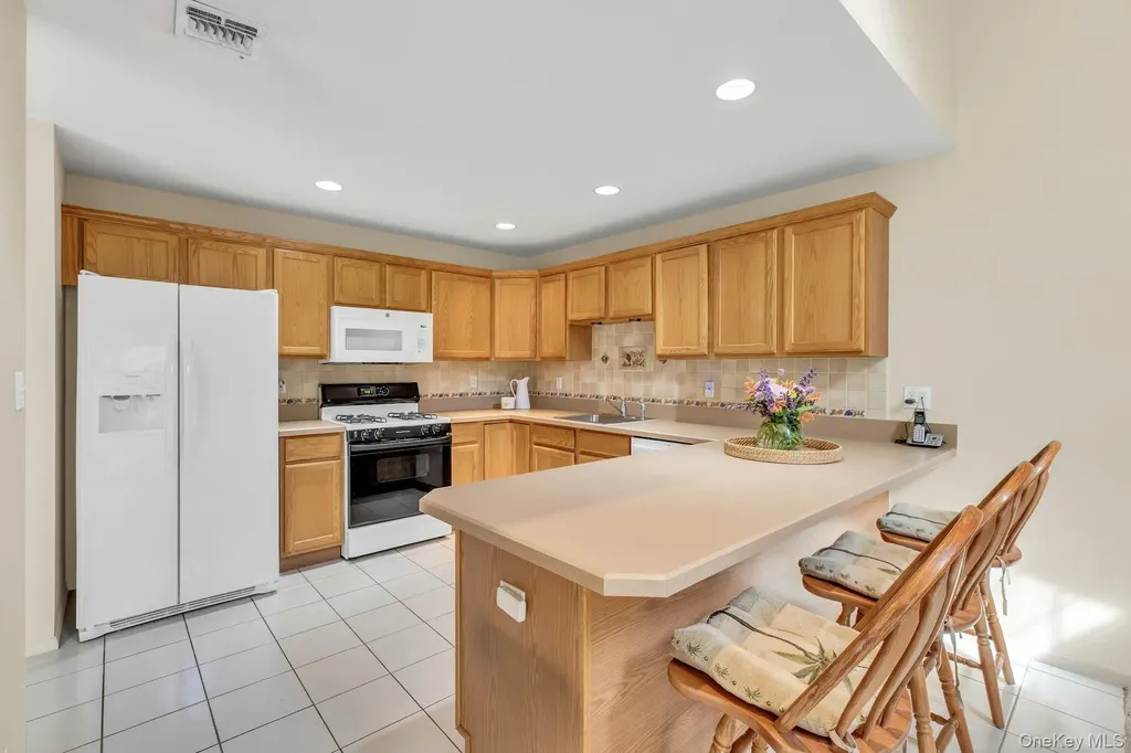 1 Summerfield Lane S Aquebogue NY 11901