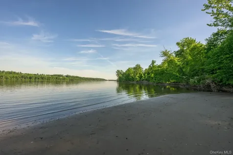 1530 River Road West Coxsackie NY 12124