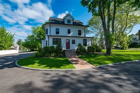 34 Dewey Street Huntington NY 11743