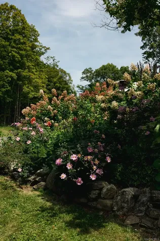 6 Autumn Lane Amenia NY 12501