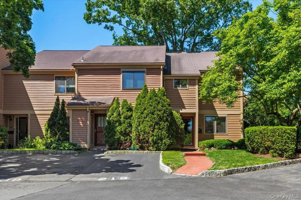 219 Treetop Crescent Lane Rye Brook NY 10573
