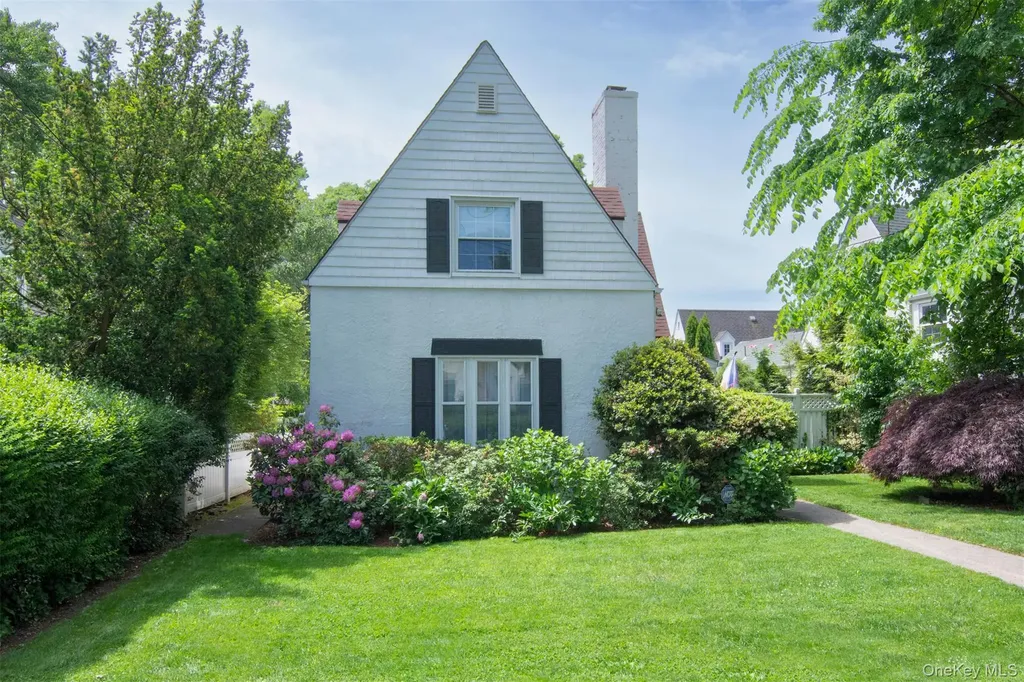 7 Garden Place Pelham NY 10803