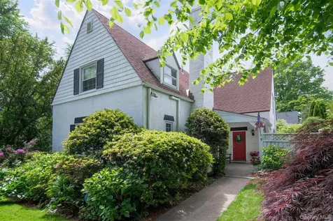 7 Garden Place Pelham NY 10803
