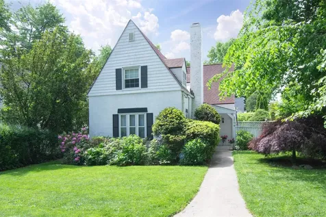 7 Garden Place Pelham NY 10803