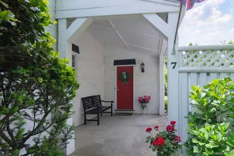 7 Garden Place Pelham NY 10803