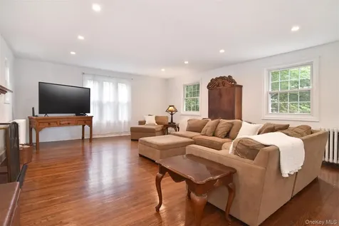 7 Garden Place Pelham NY 10803