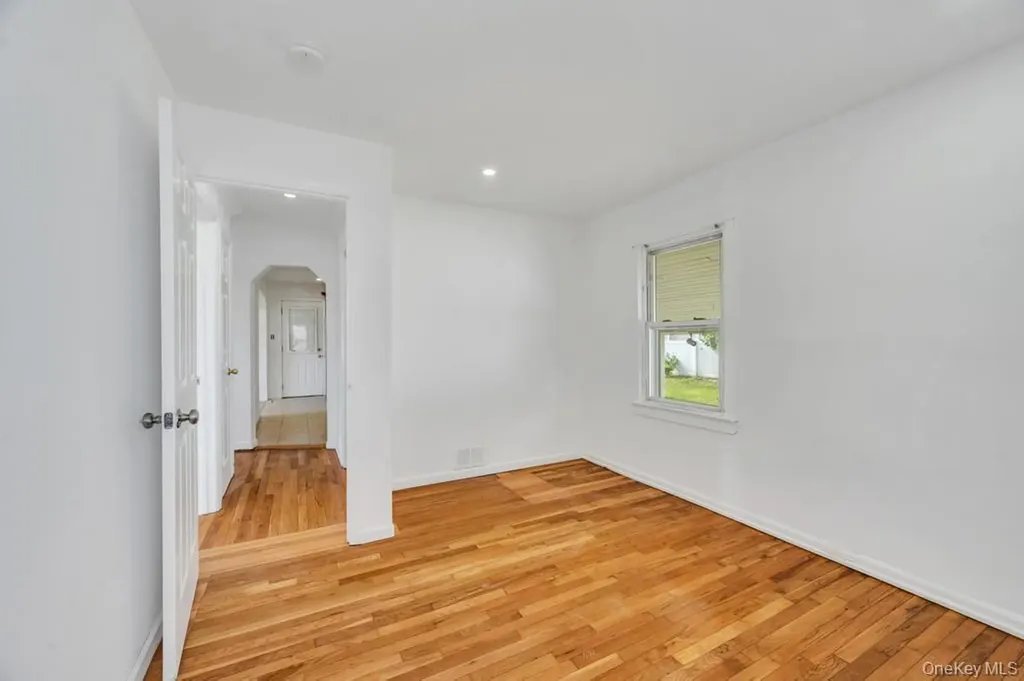 15 Farm Lane Hicksville NY 11801