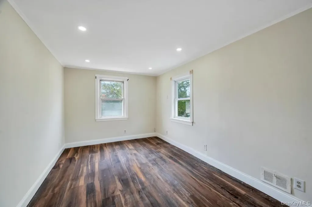 15 Farm Lane Hicksville NY 11801