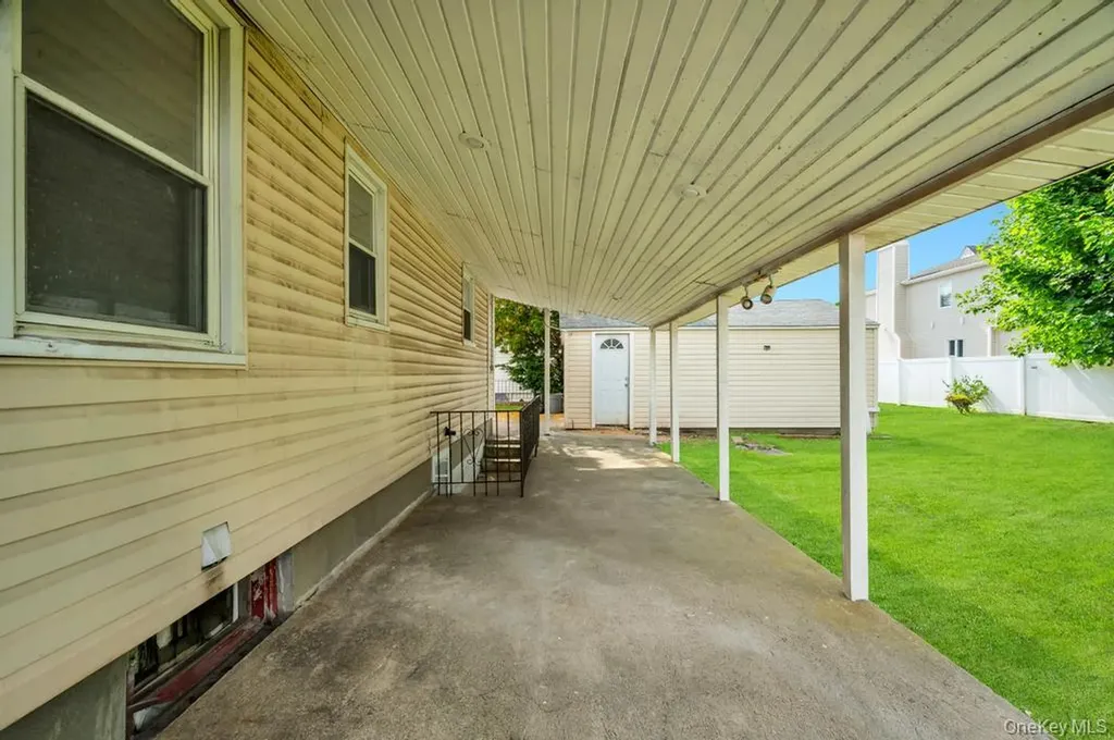 15 Farm Lane Hicksville NY 11801