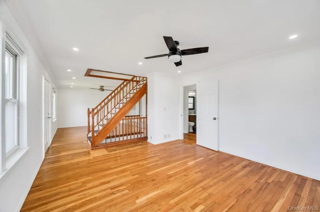 15 Farm Lane Hicksville NY 11801