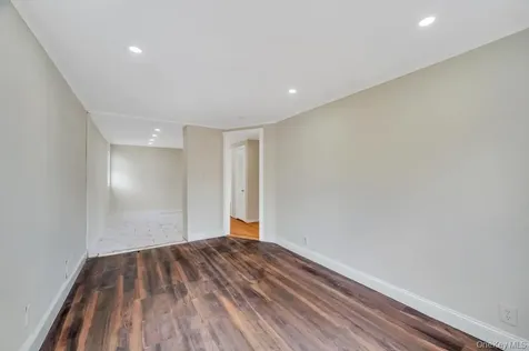 15 Farm Lane Hicksville NY 11801