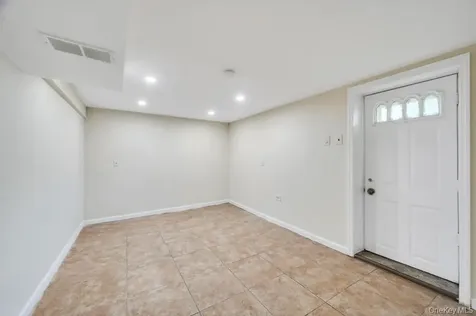 15 Farm Lane Hicksville NY 11801