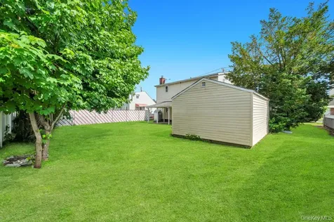 15 Farm Lane Hicksville NY 11801
