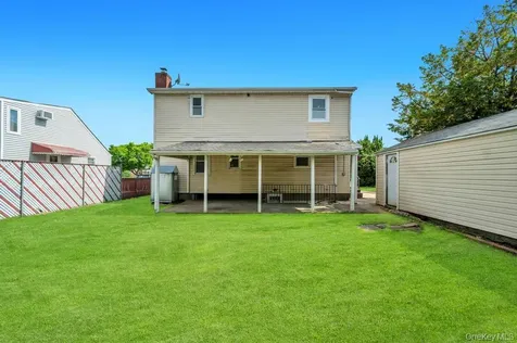 15 Farm Lane Hicksville NY 11801