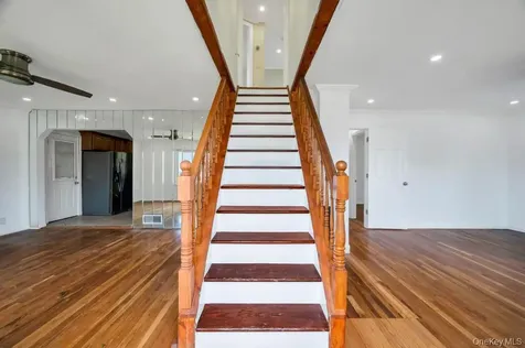 15 Farm Lane Hicksville NY 11801