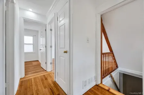15 Farm Lane Hicksville NY 11801