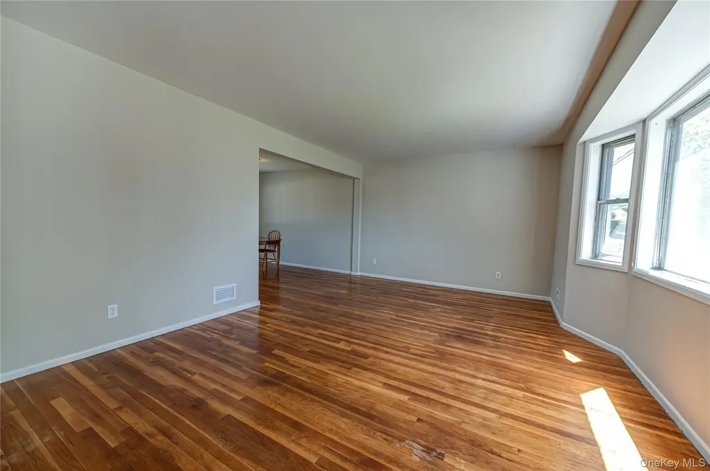 31 Pickwick Drive Commack NY 11725