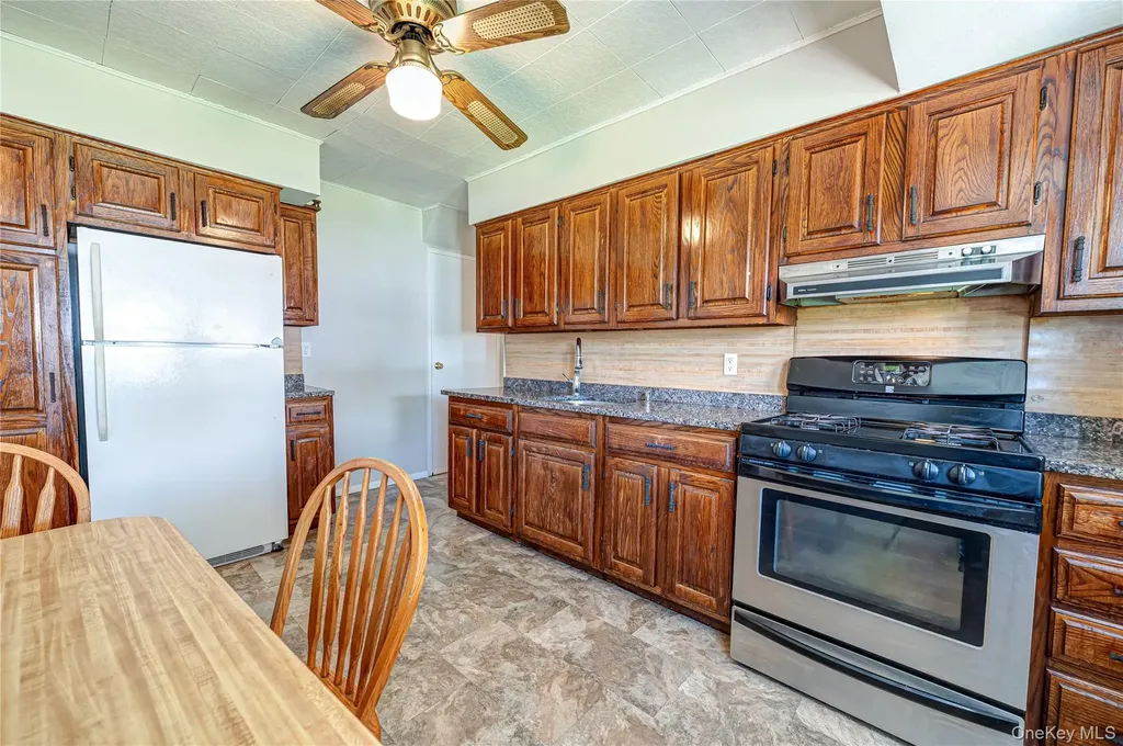 31 Pickwick Drive Commack NY 11725