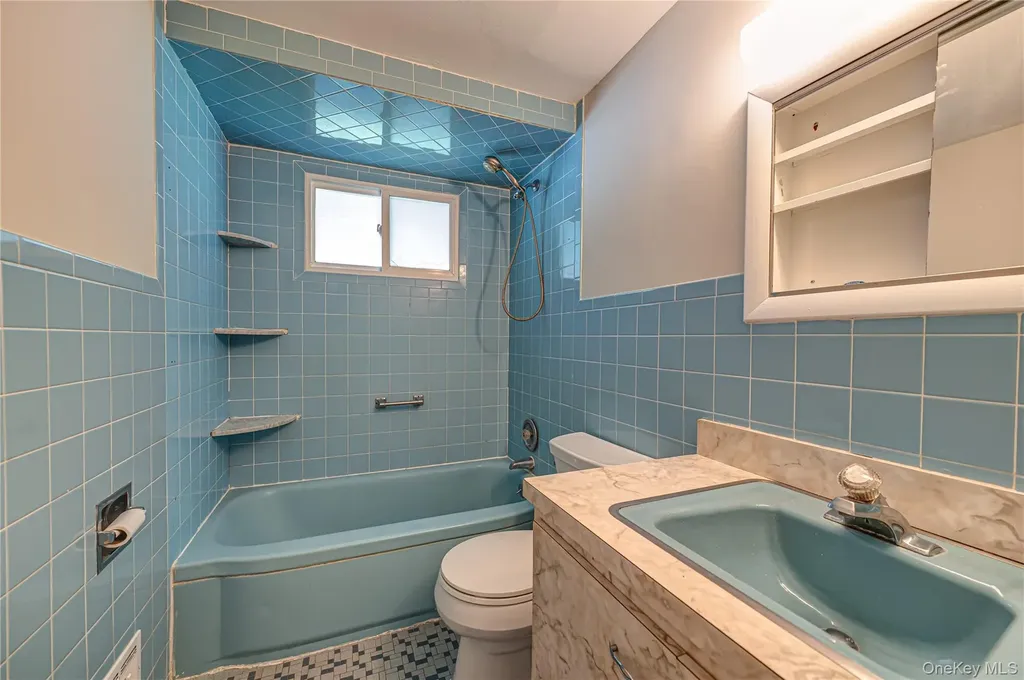 31 Pickwick Drive Commack NY 11725