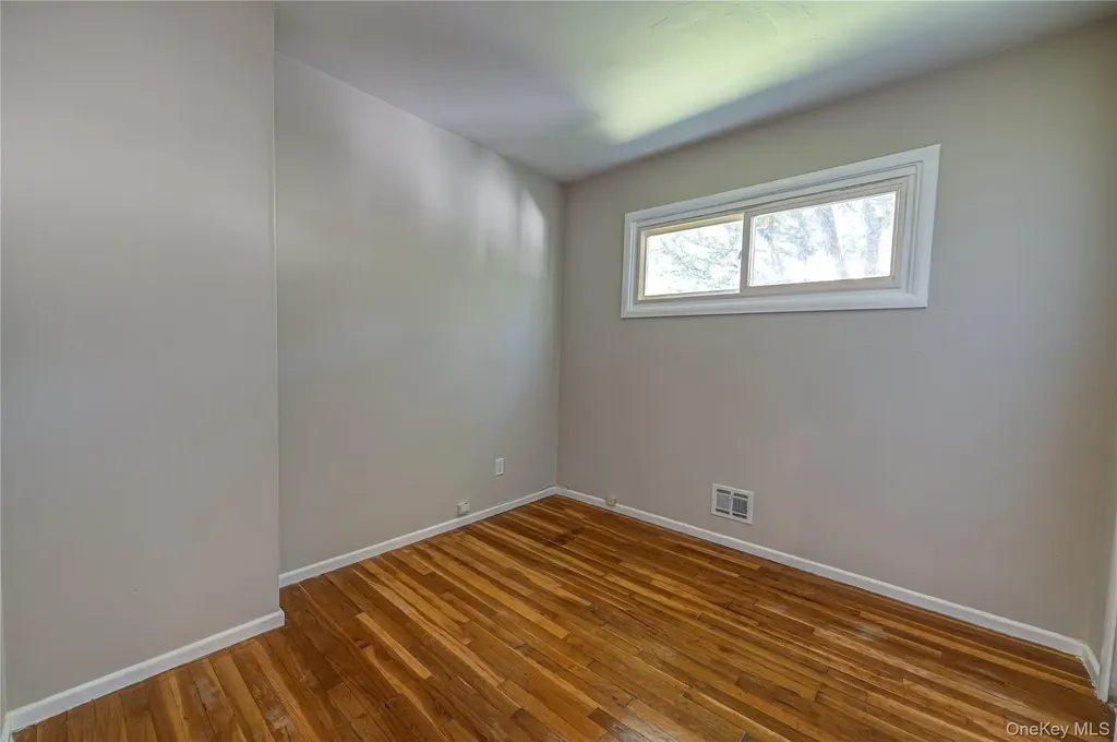 31 Pickwick Drive Commack NY 11725