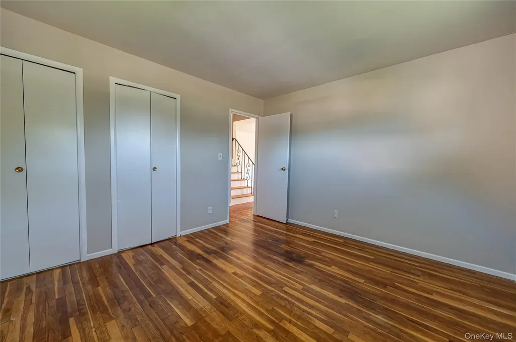 31 Pickwick Drive Commack NY 11725